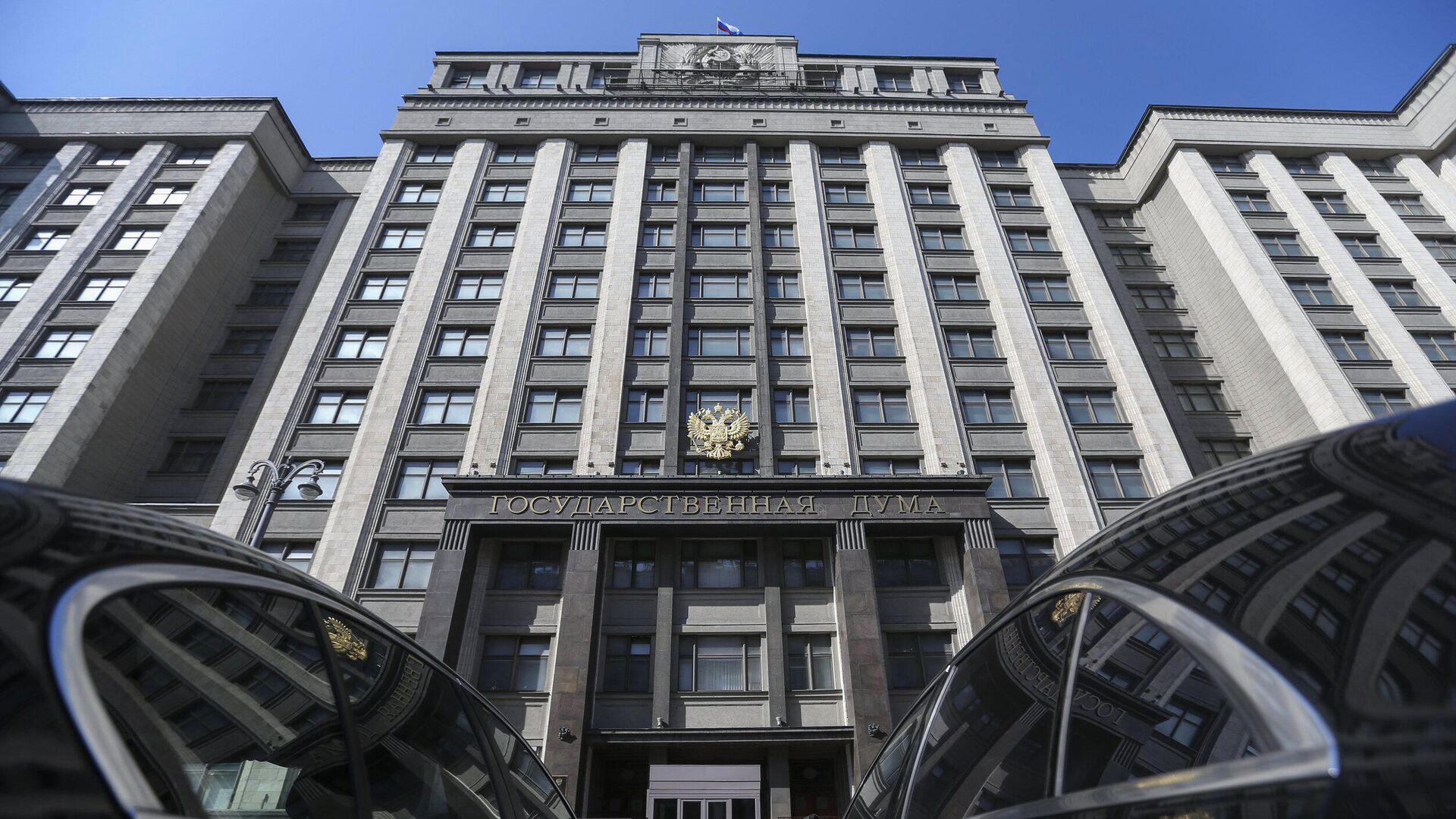 В Госдуме предупредили о штрафах за рекламу на фасадах домов
